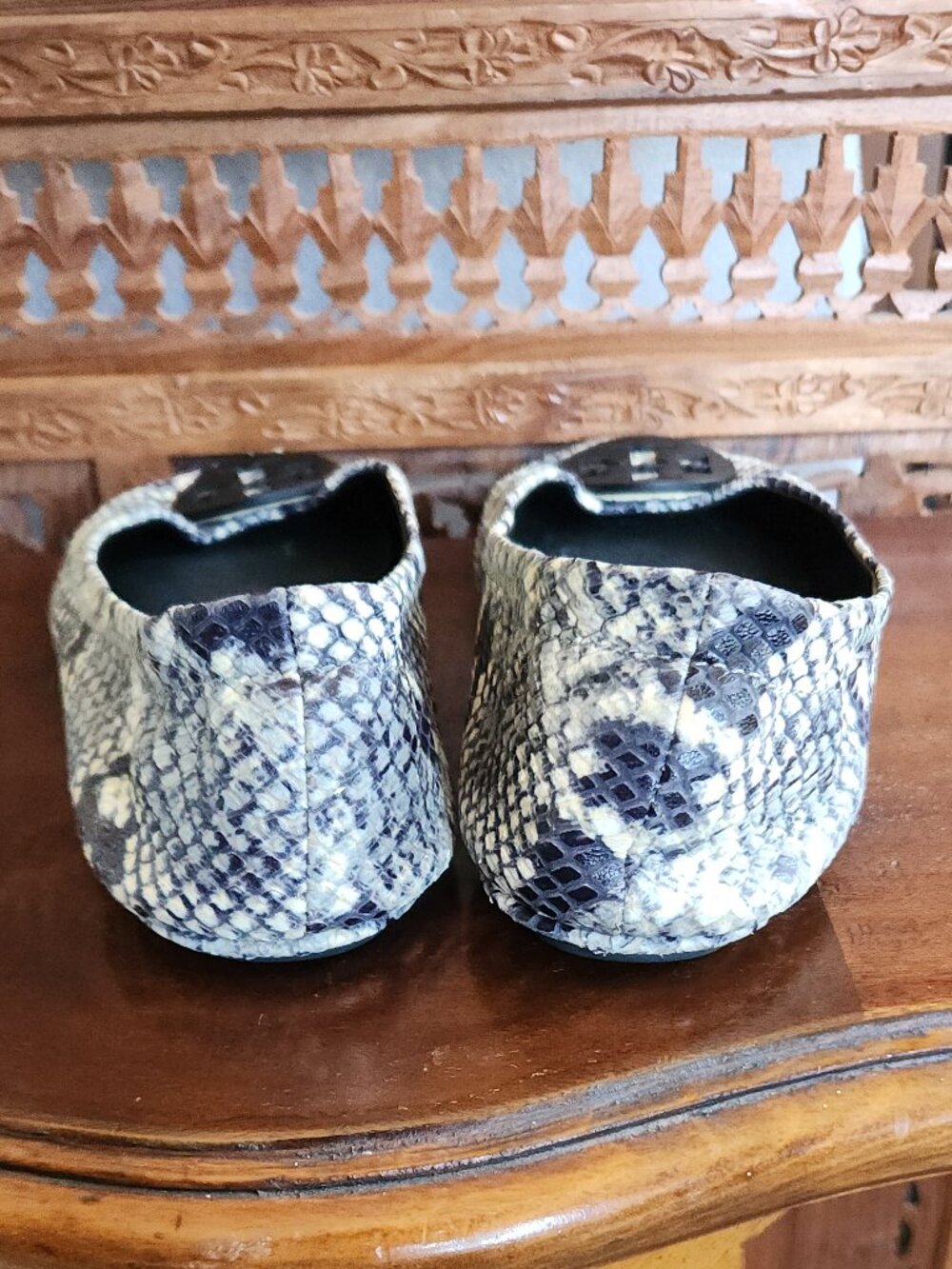 Tory Burch Minnie Roccia Travel Flats - White Python Design - Picture 5 of 9